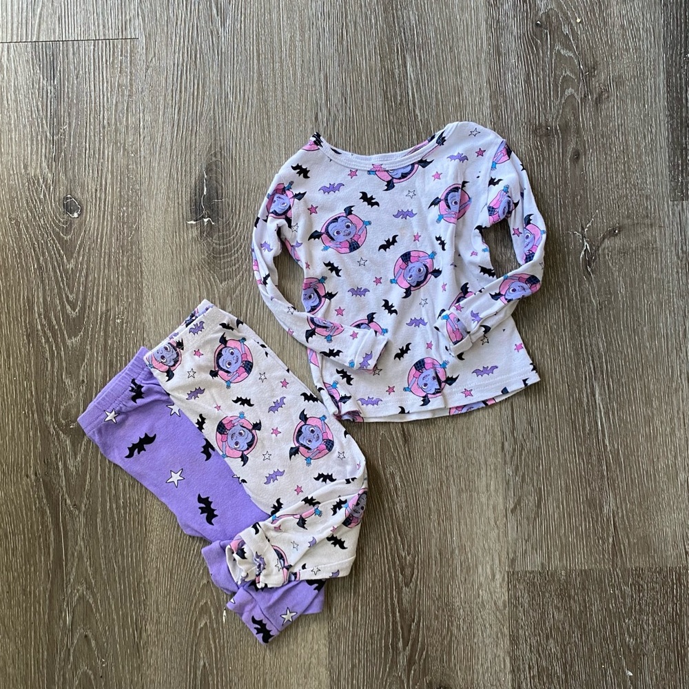 Vampirina pajama set